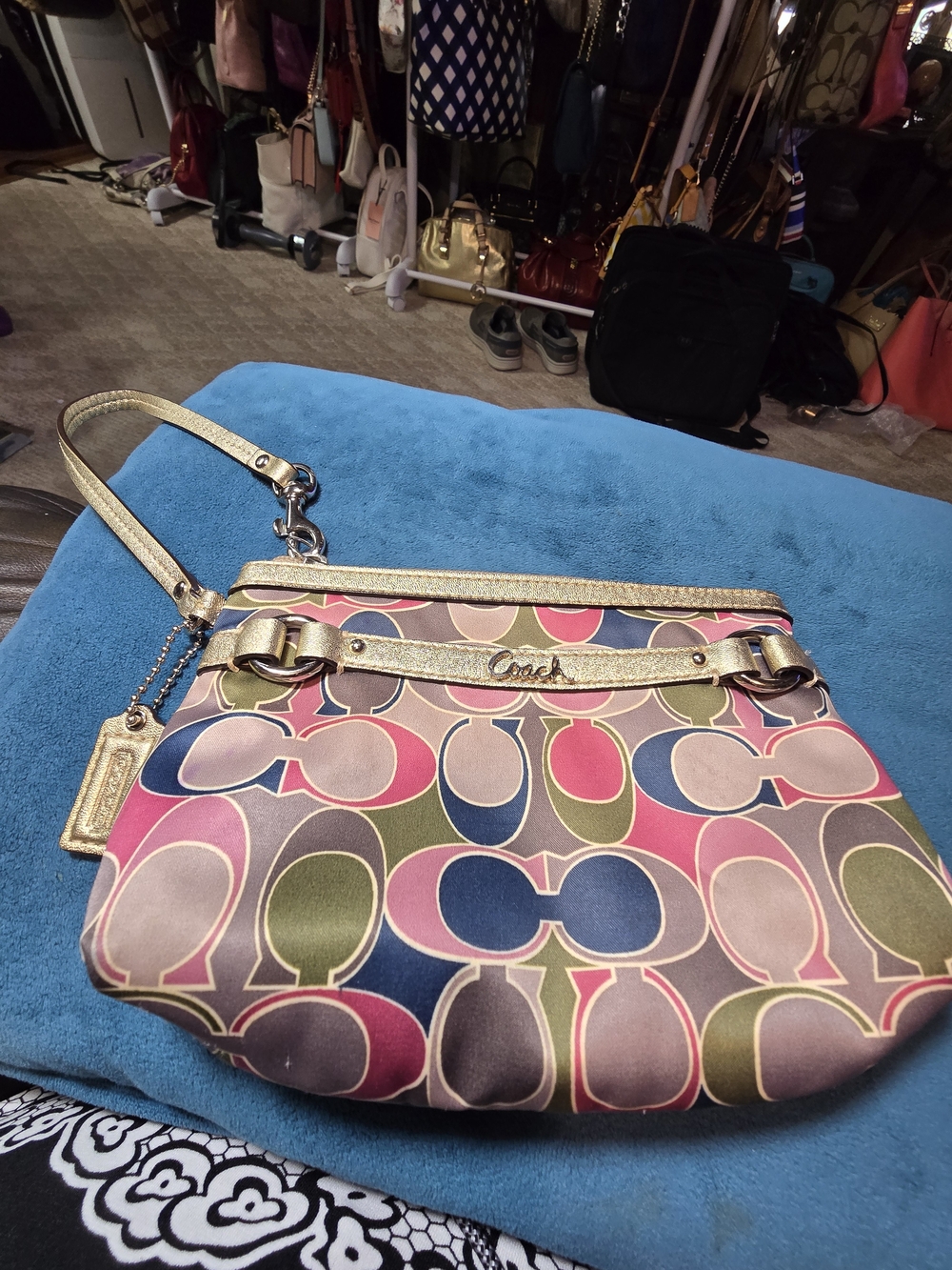 Coach Multicolor Scarf Signature Satin Wristlet w Gold Trim Great Condition 7.5L - Picture 2 of 9